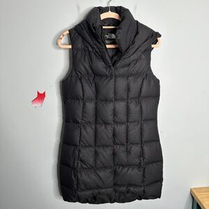 The North Face Hey Mama Black Hooded Long Length Puffer Vest Size Small No Fur